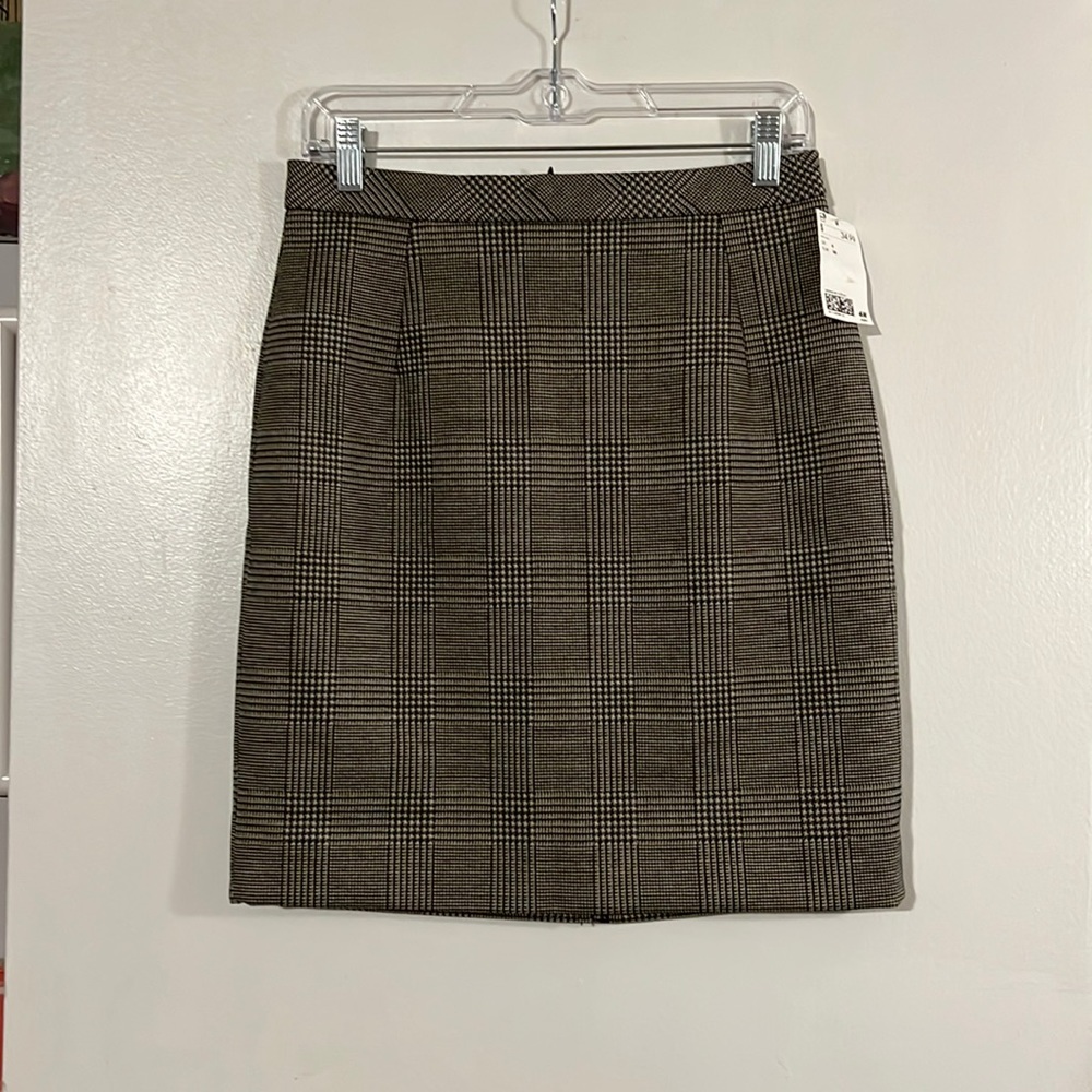 H&M black/cream back zip skirt NWT